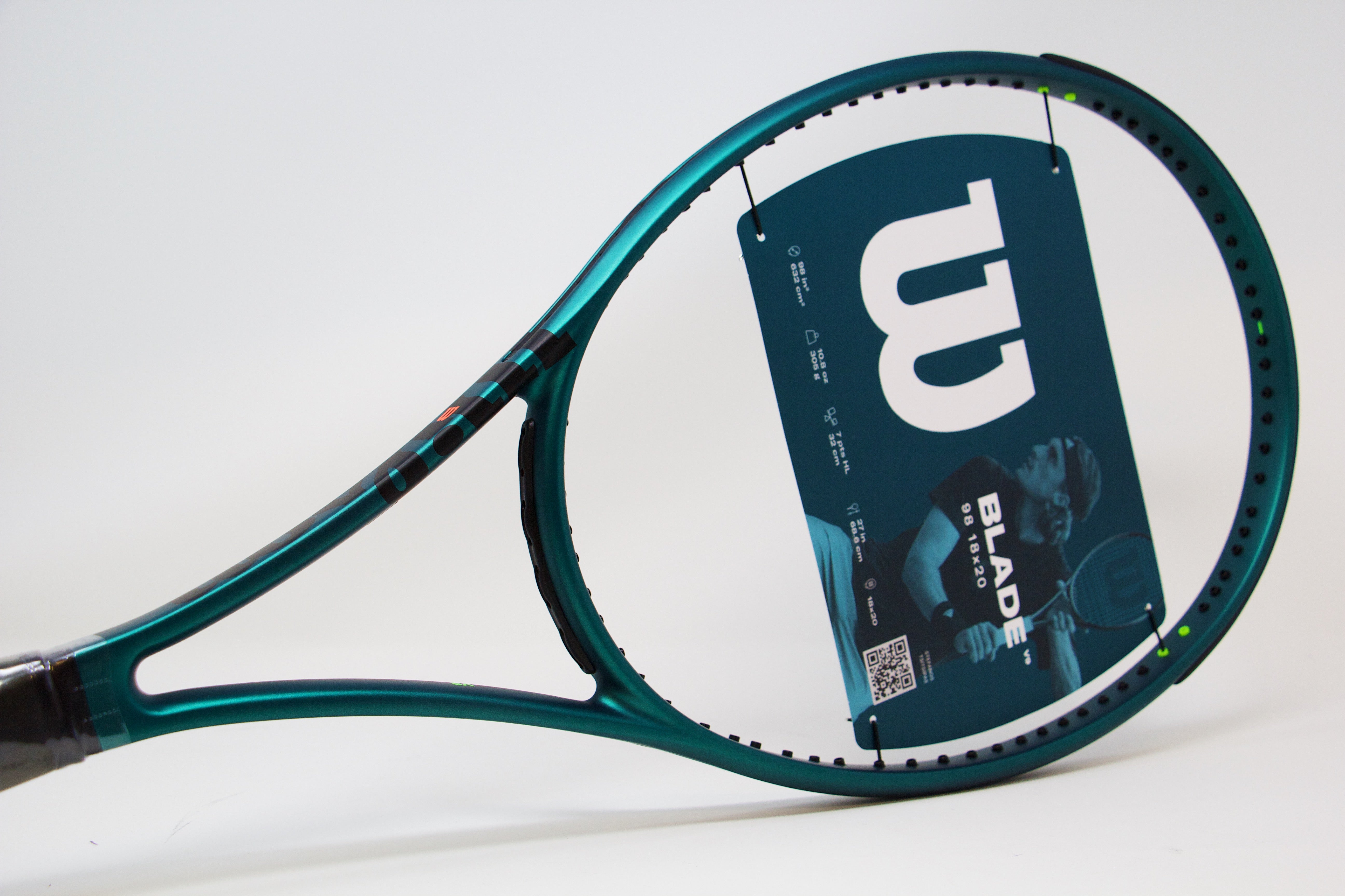 Wilson Blade 98 (18x20) v9 Tennis Racket