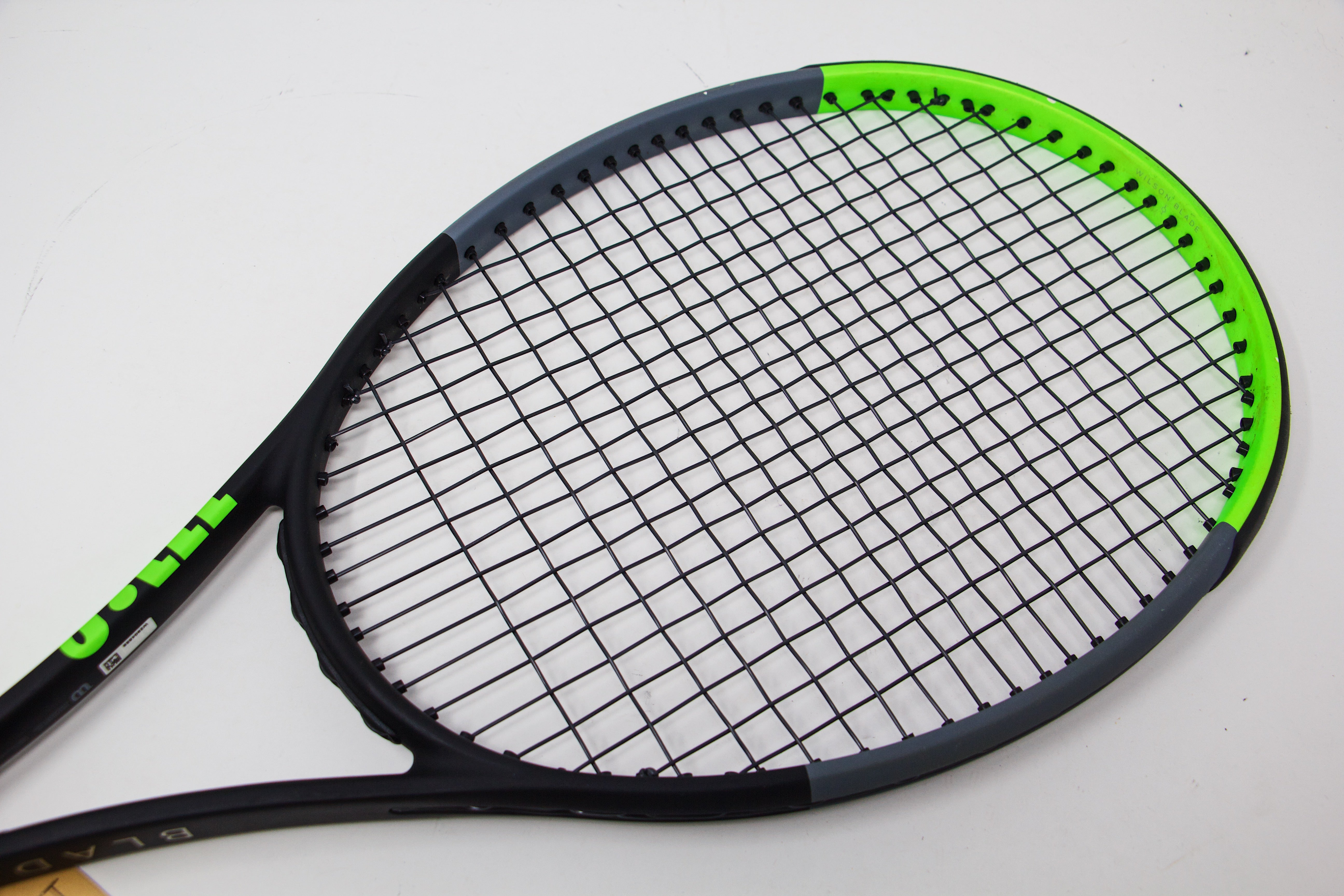 Wilson Blade 98 v7 (18x20) Refurbished Tennis Racket