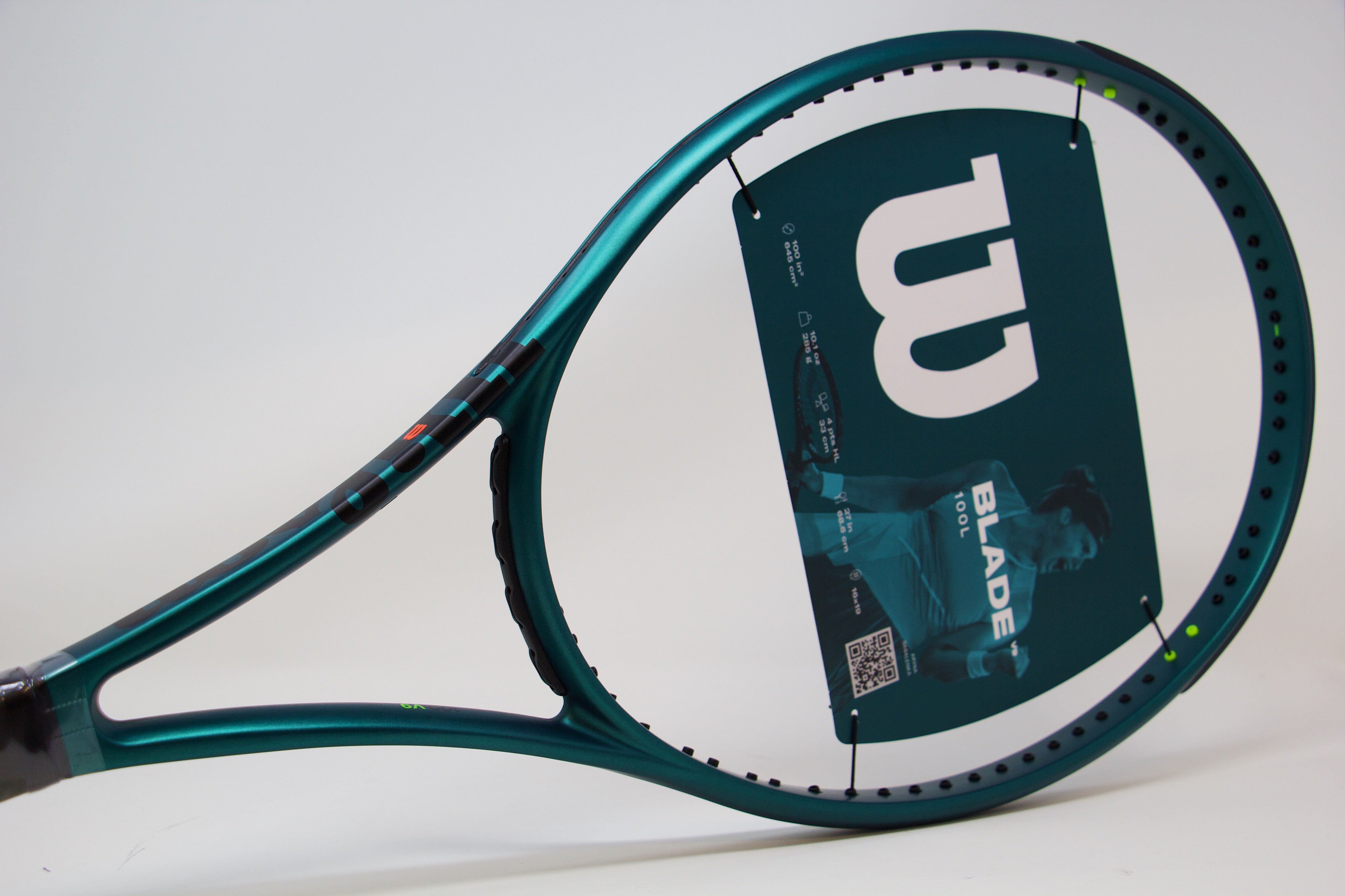 Wilson Blade 100L v9 Tennis Racket