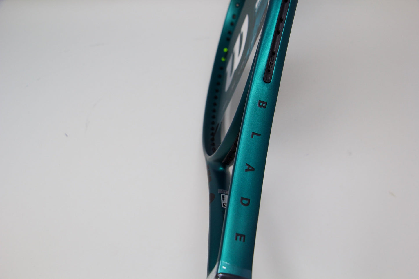 Stem close up - Wilson Blade 98 (16x19) v9 Tennis Racket