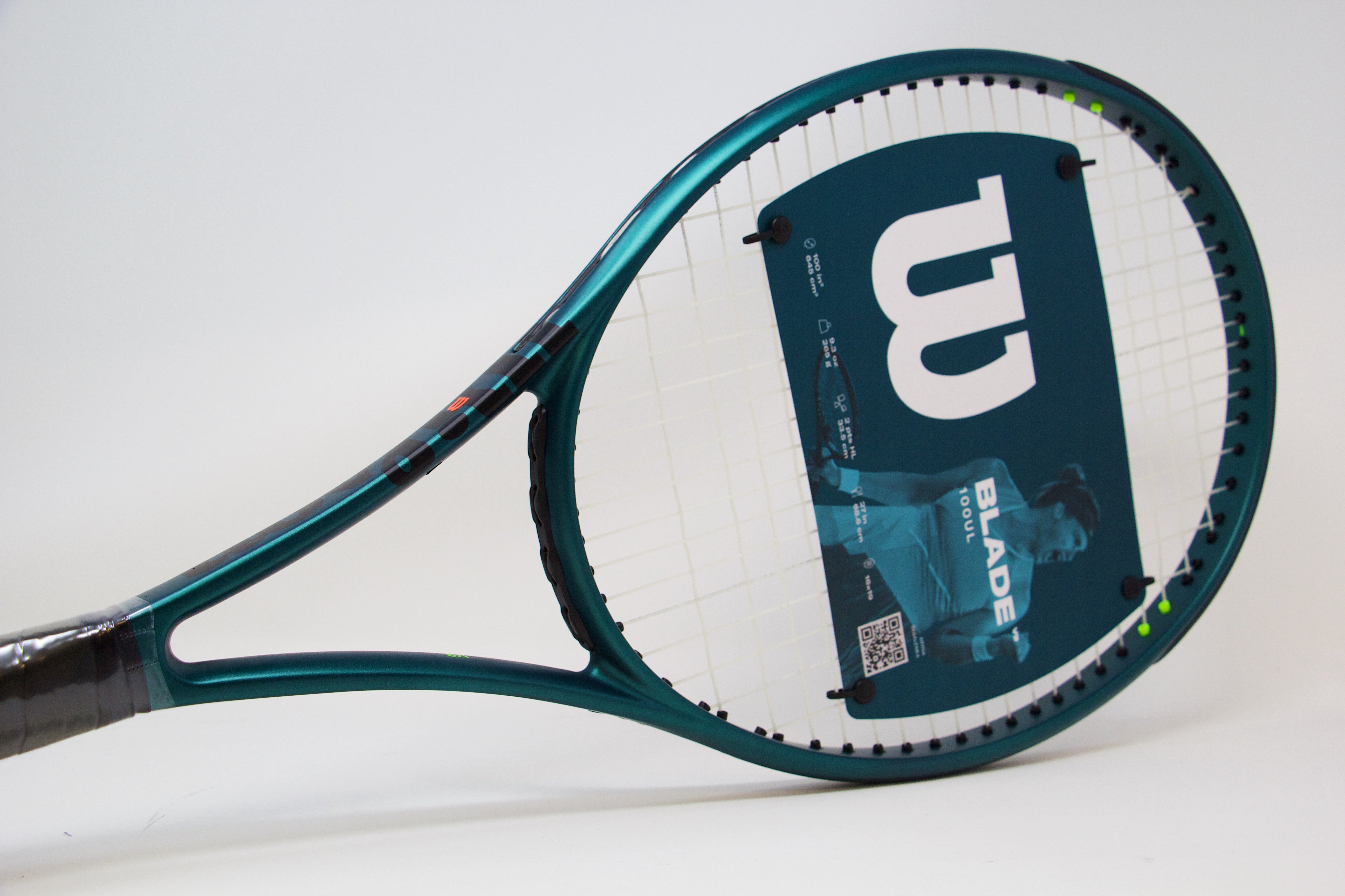 Wilson Blade 100UL v9 Tennis Racket