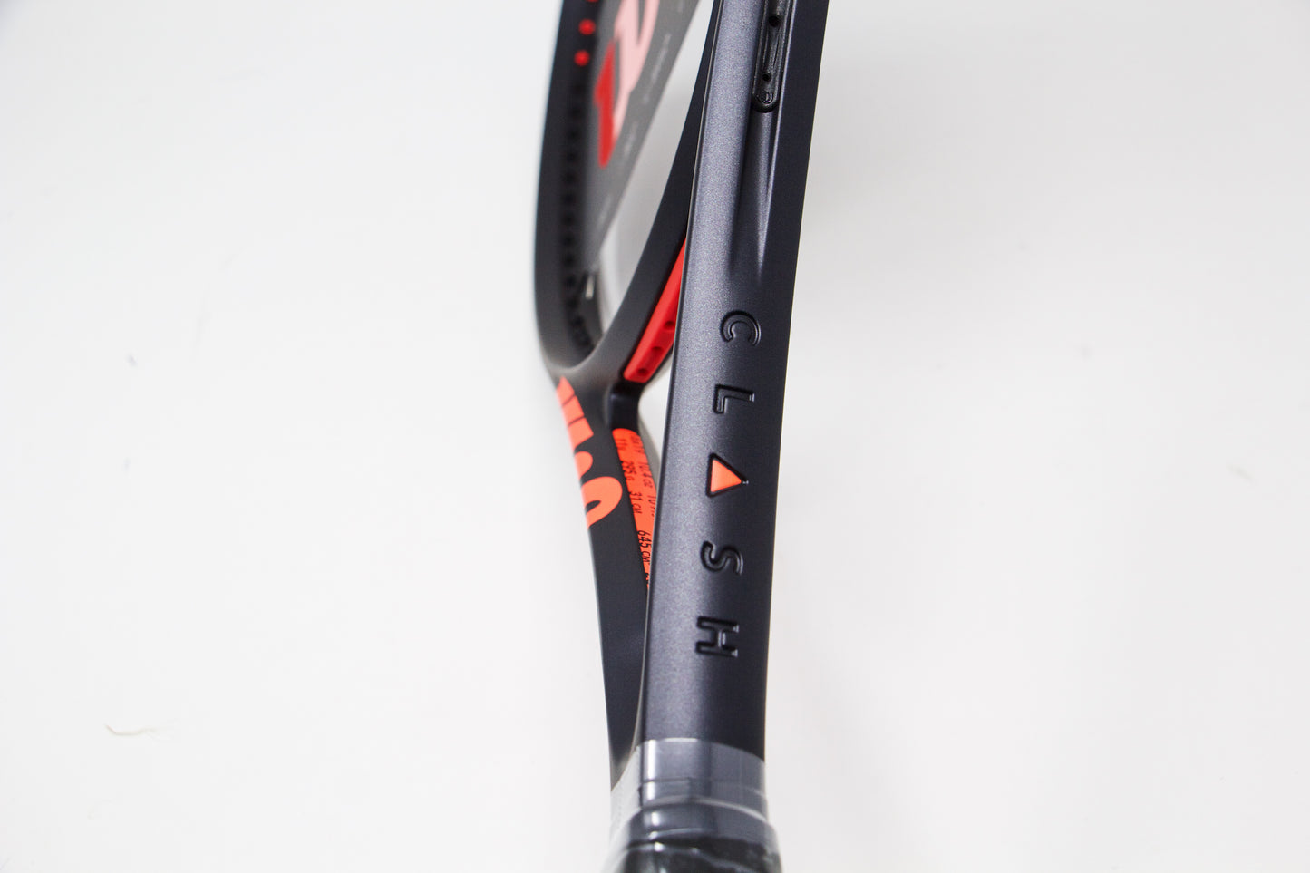 Wilson Clash 100 v3 (2025) Tennis Racket