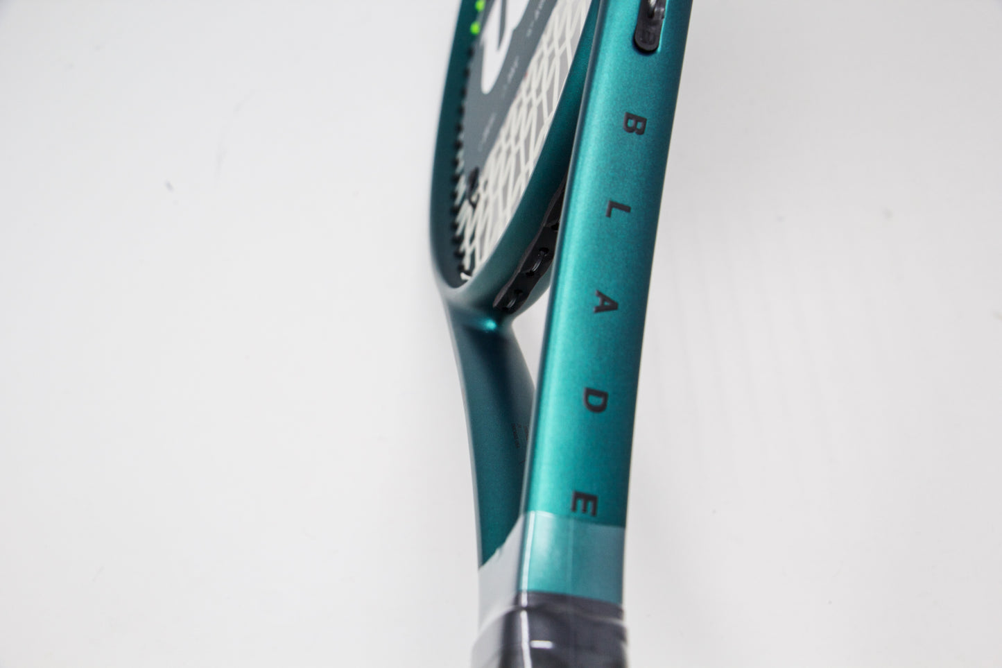 Wilson Blade 26 v9 (2024) Junior Tennis Racket