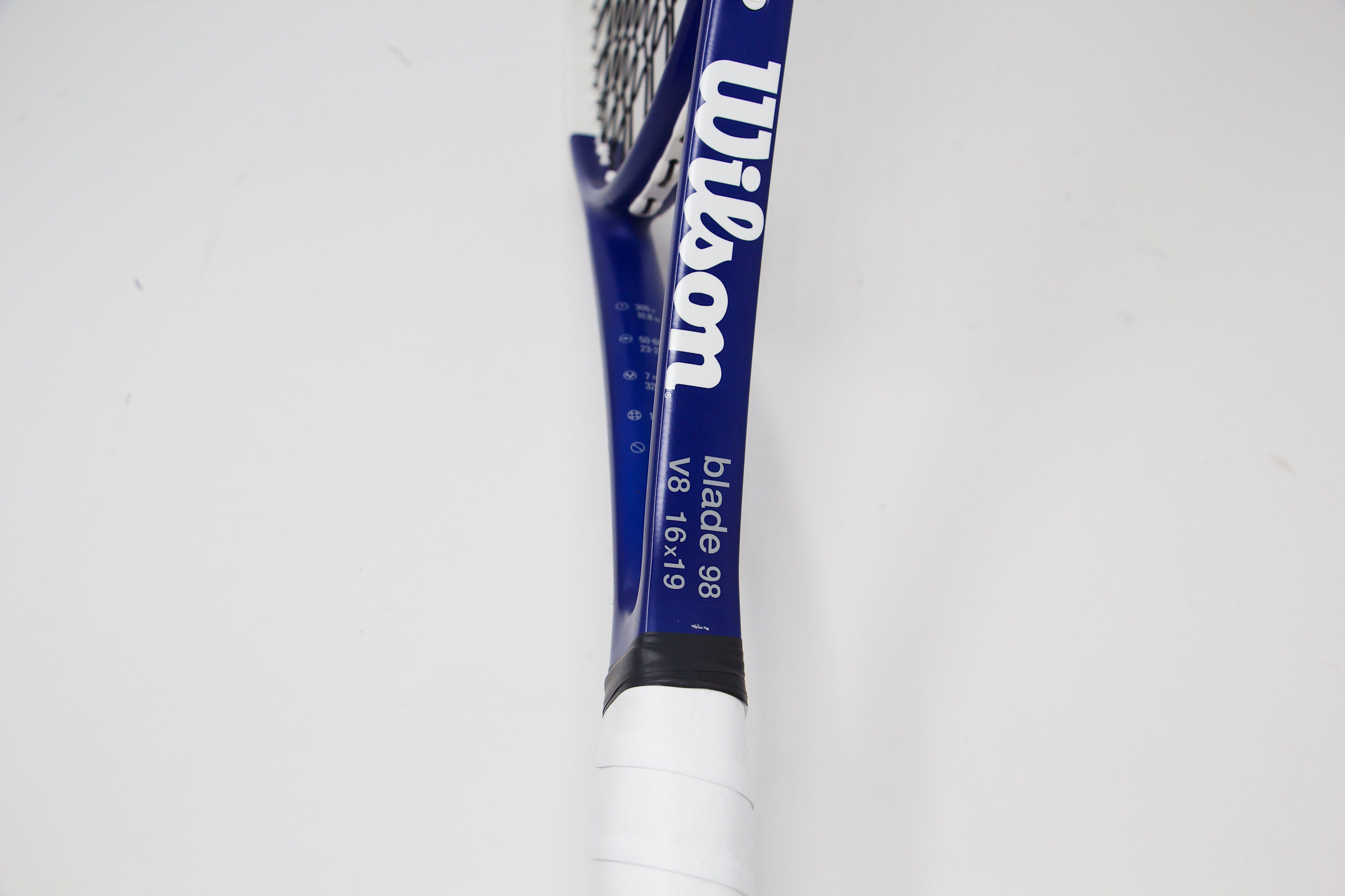 Wilson US Open Blade 98 (16x19) v8 (2023) Refurbished Tennis Racket