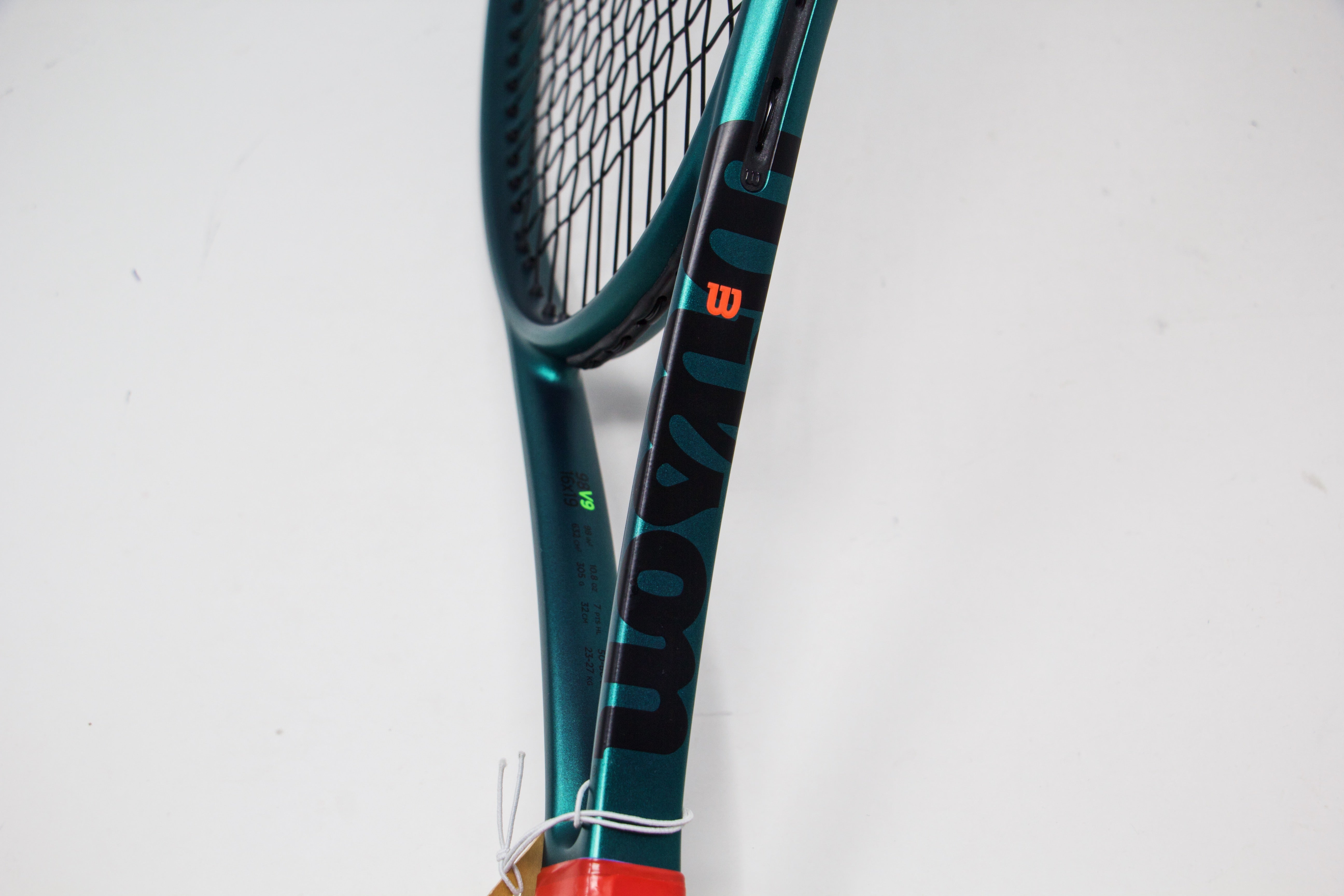Wilson Blade 98 V9 (2024) Refurbished Tennis Racket
