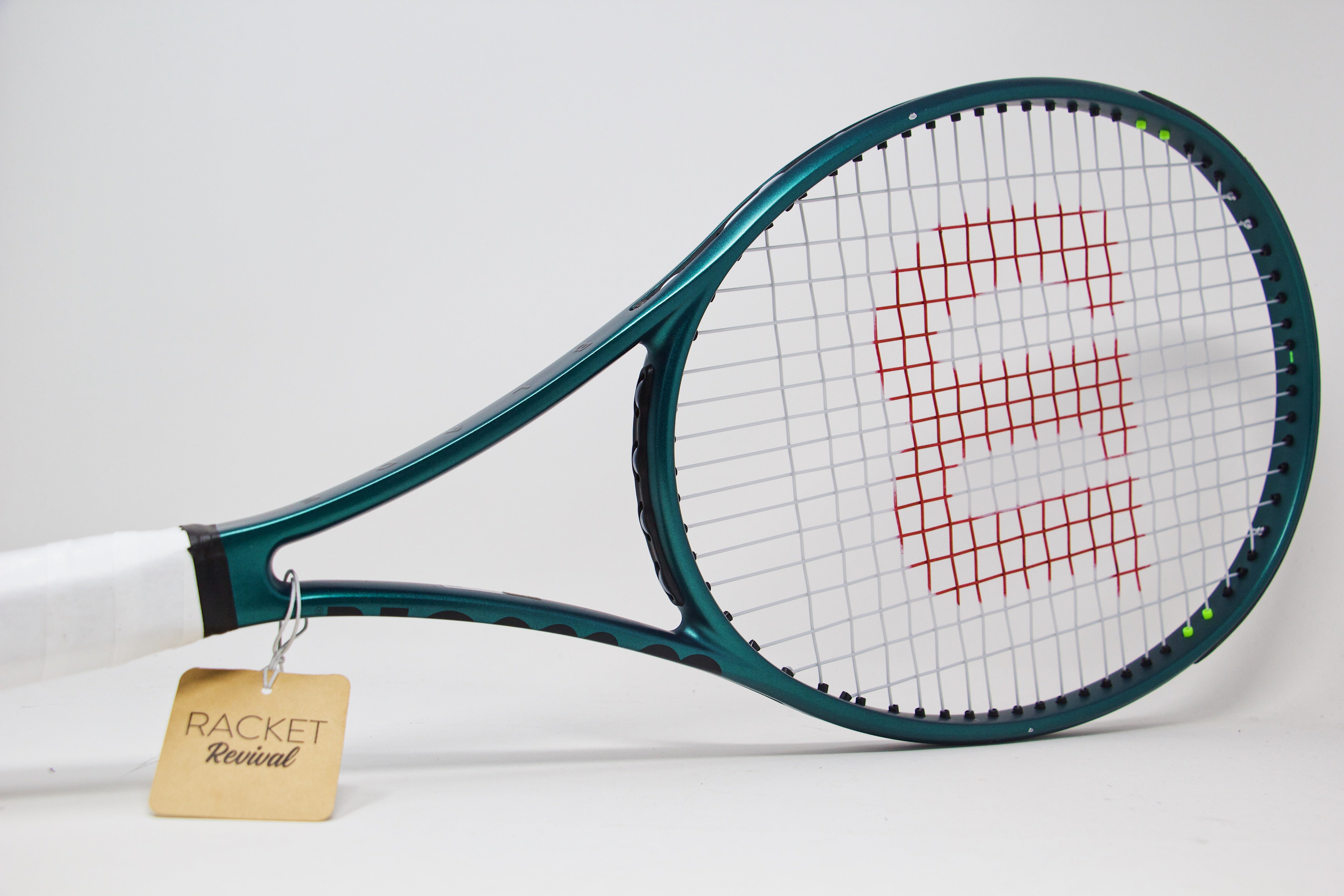 Wilson Blade 98 V9 16x19 (2024) Refurbished Tennis Racket