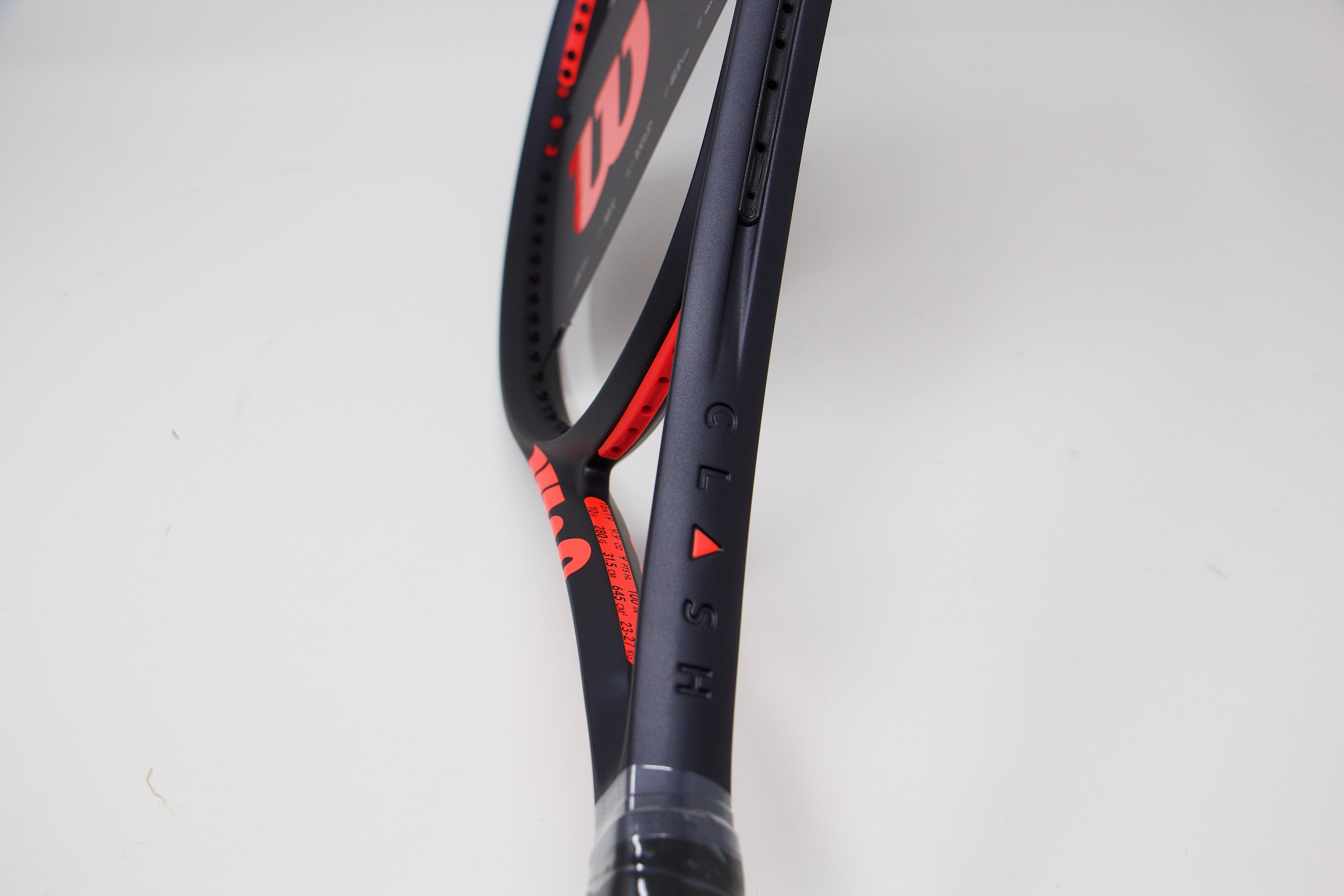 Wilson Clash 100L v3 Tennis Racket