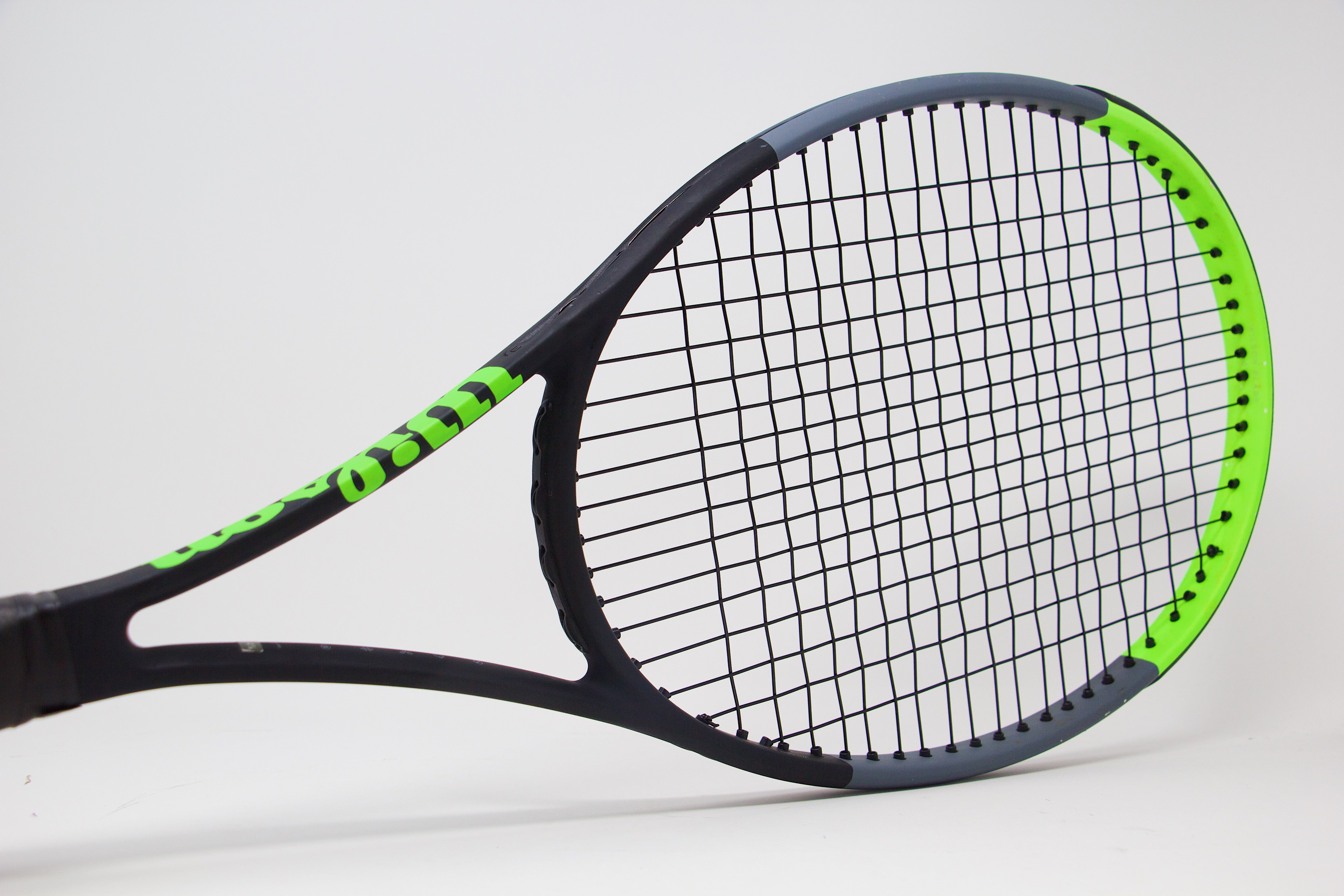 Wilson Blade 98 v7 (16x19) Refurbished Tennis Racket
