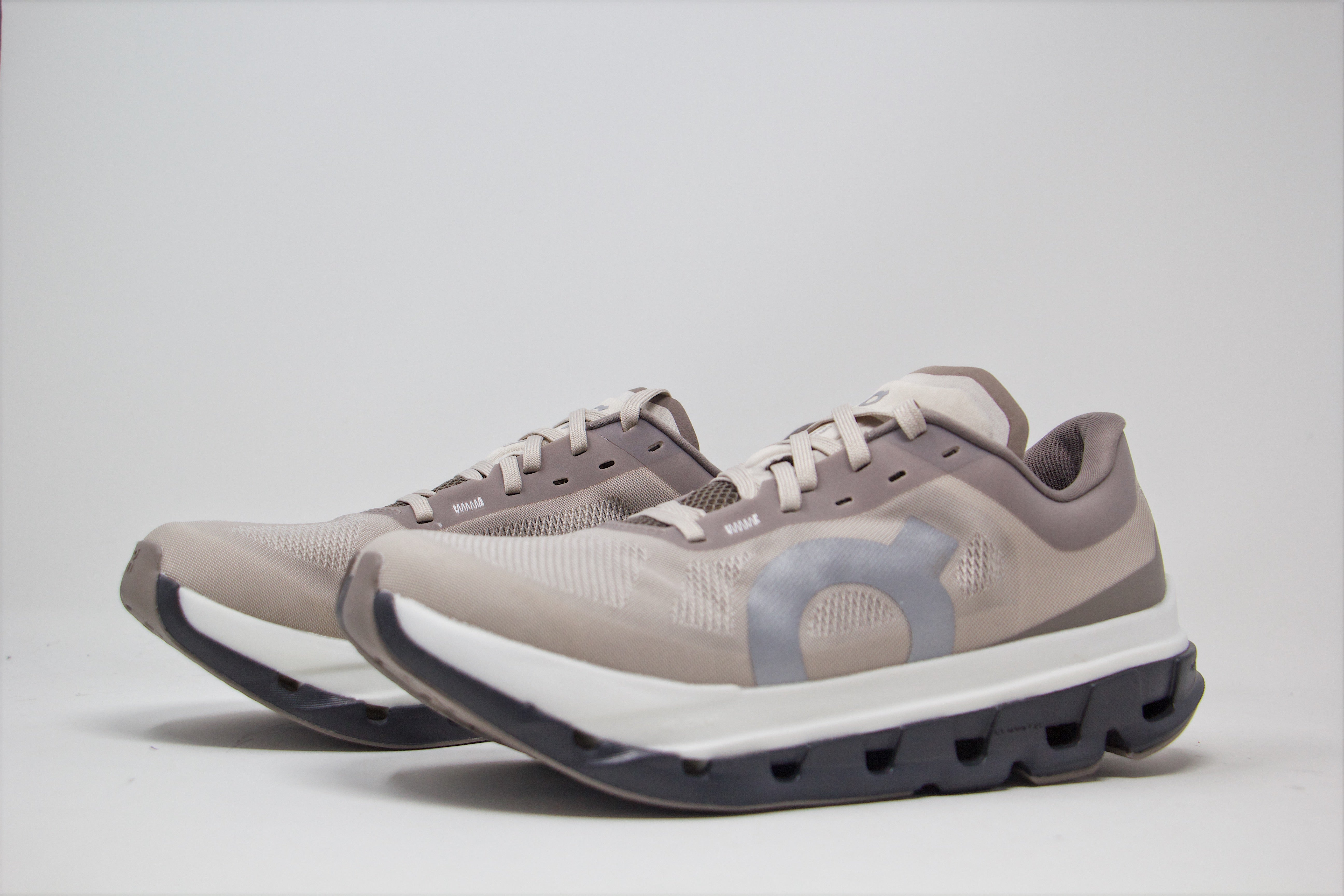 On Cloudflow 5 Womens Running Shoe