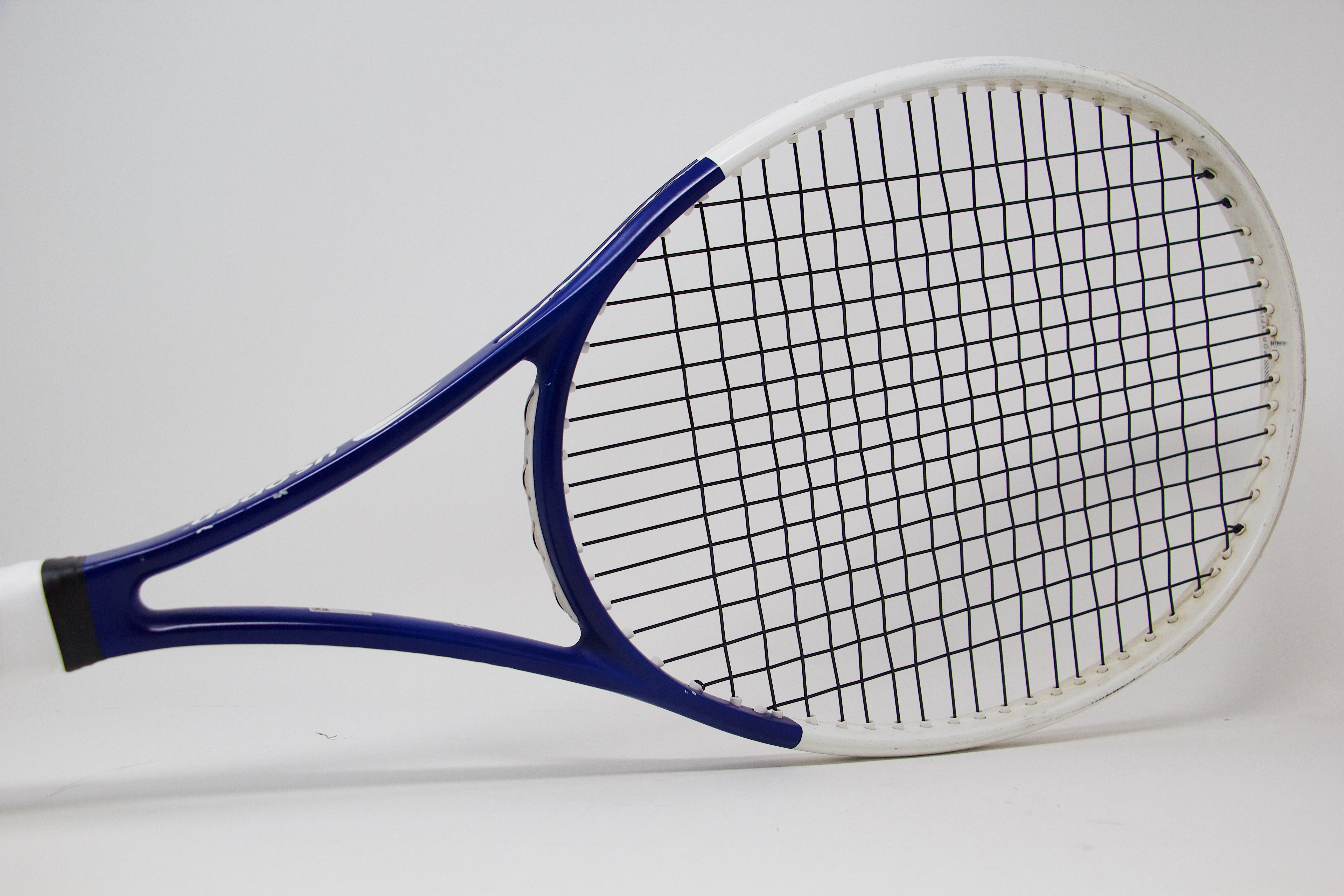 Wilson US Open Blade 98 (16x19) v8 (2023) Refurbished Tennis Racket