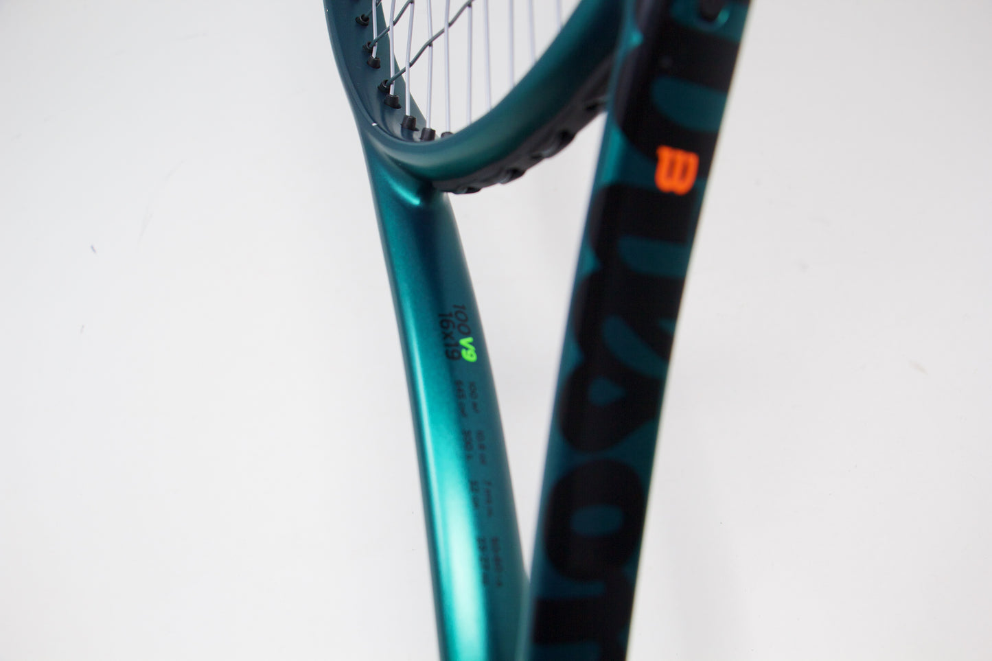 Wilson Blade 100 V9 (2024) Refurbished Tennis Racket