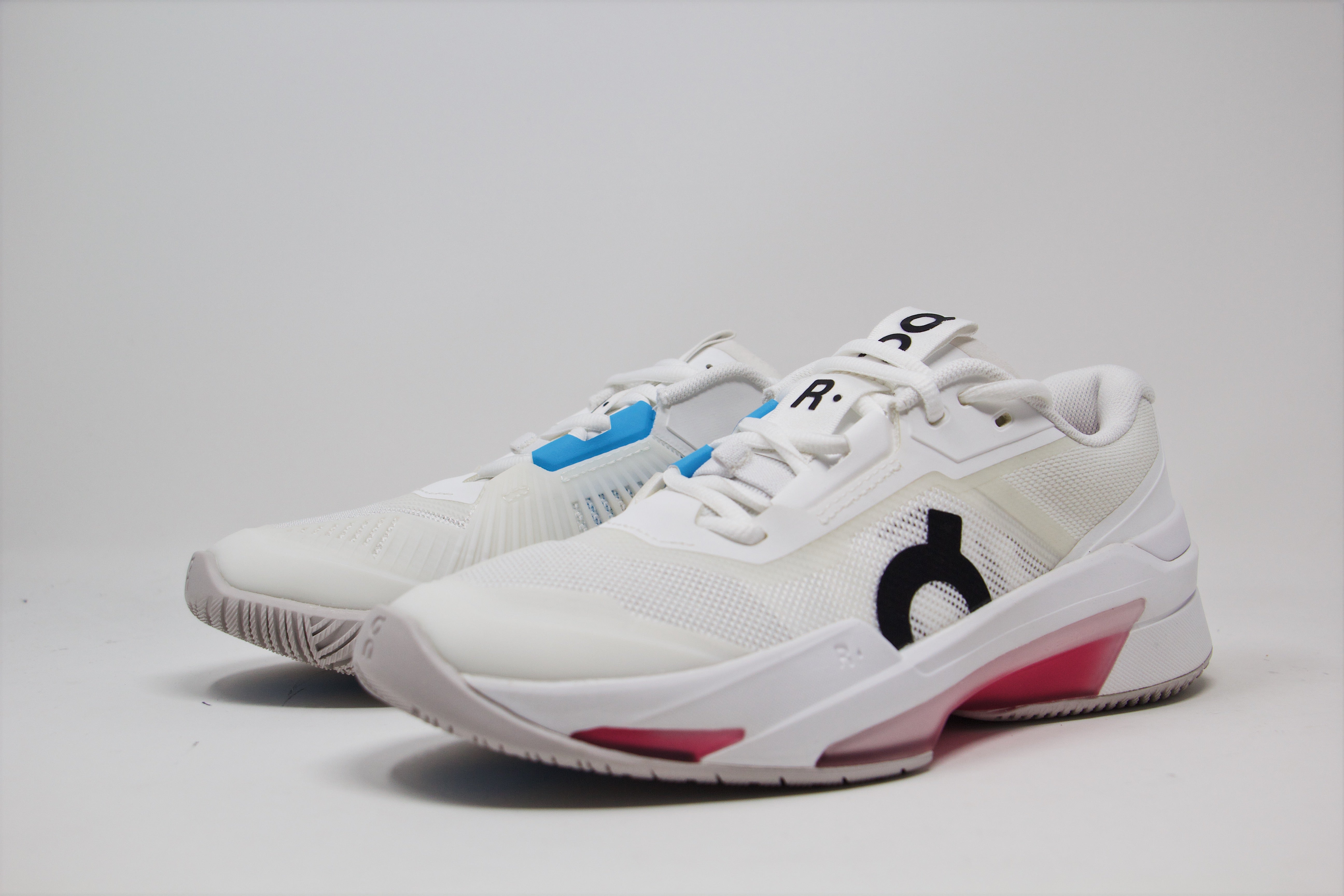 On THE ROGER Pro Fire Womens All Court Tennis Shoe