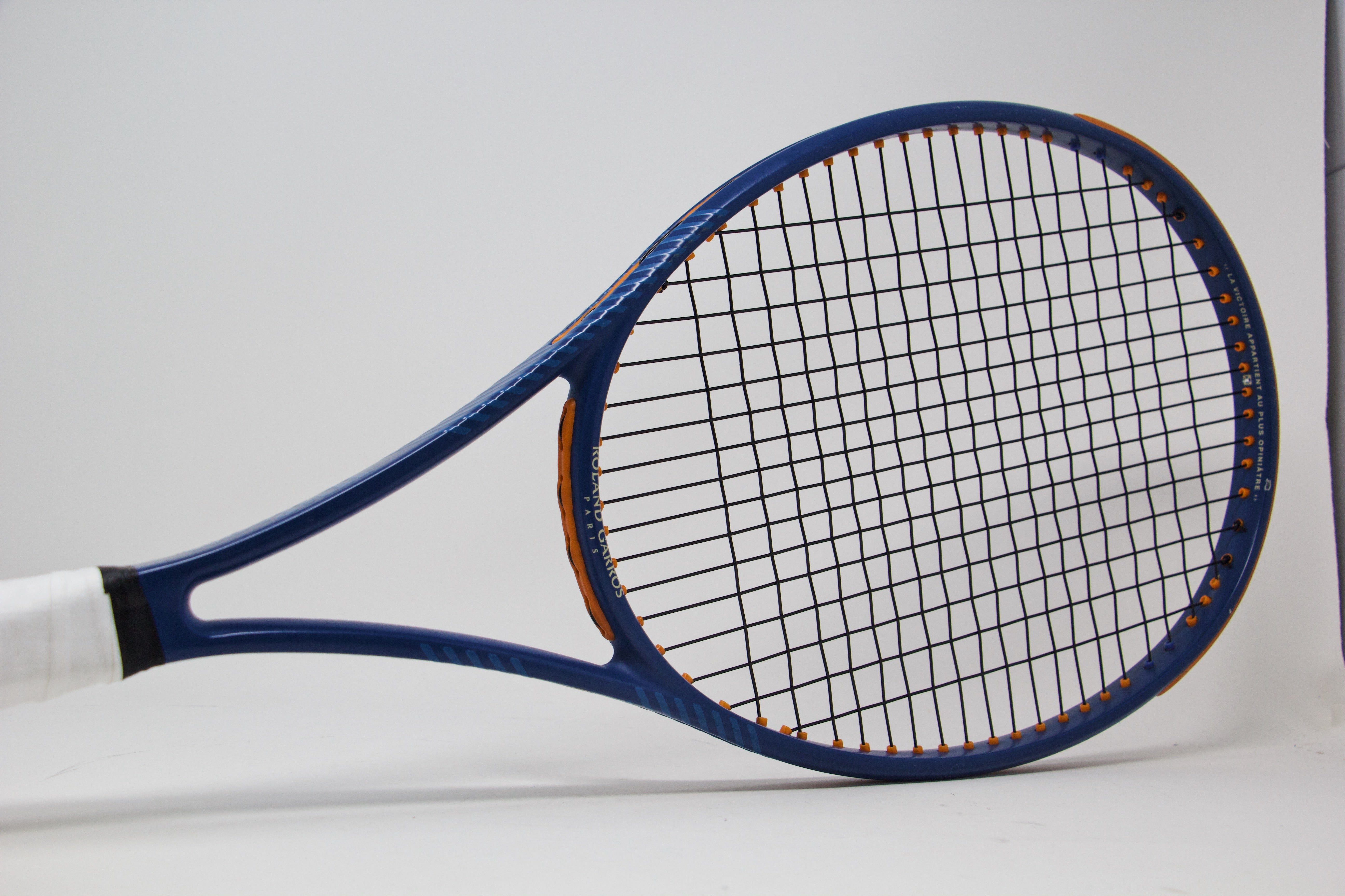 Wilson Roland Garros Blade 98 (16x19) v9 Refurbished Tennis Racket