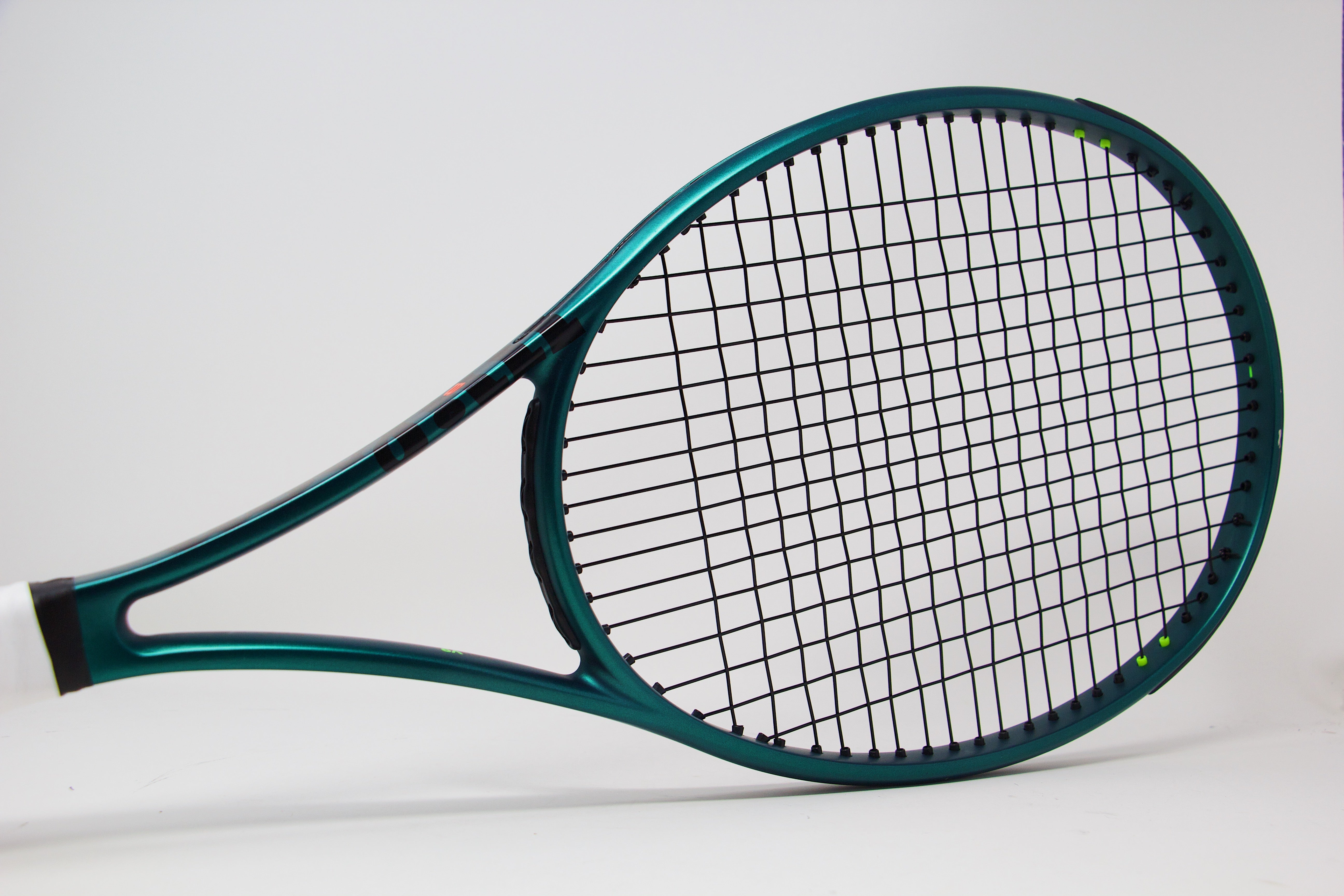 Wilson Blade 98 v9 (2024) 16x19 Refurbished Tennis Racket