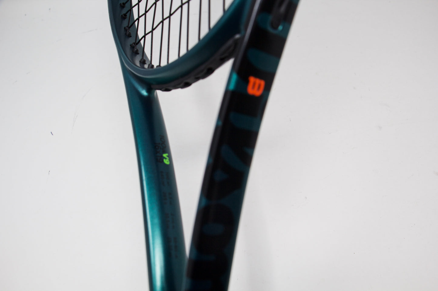 Wilson Blade 100UL V9 (2024) Refurbished Tennis Racket