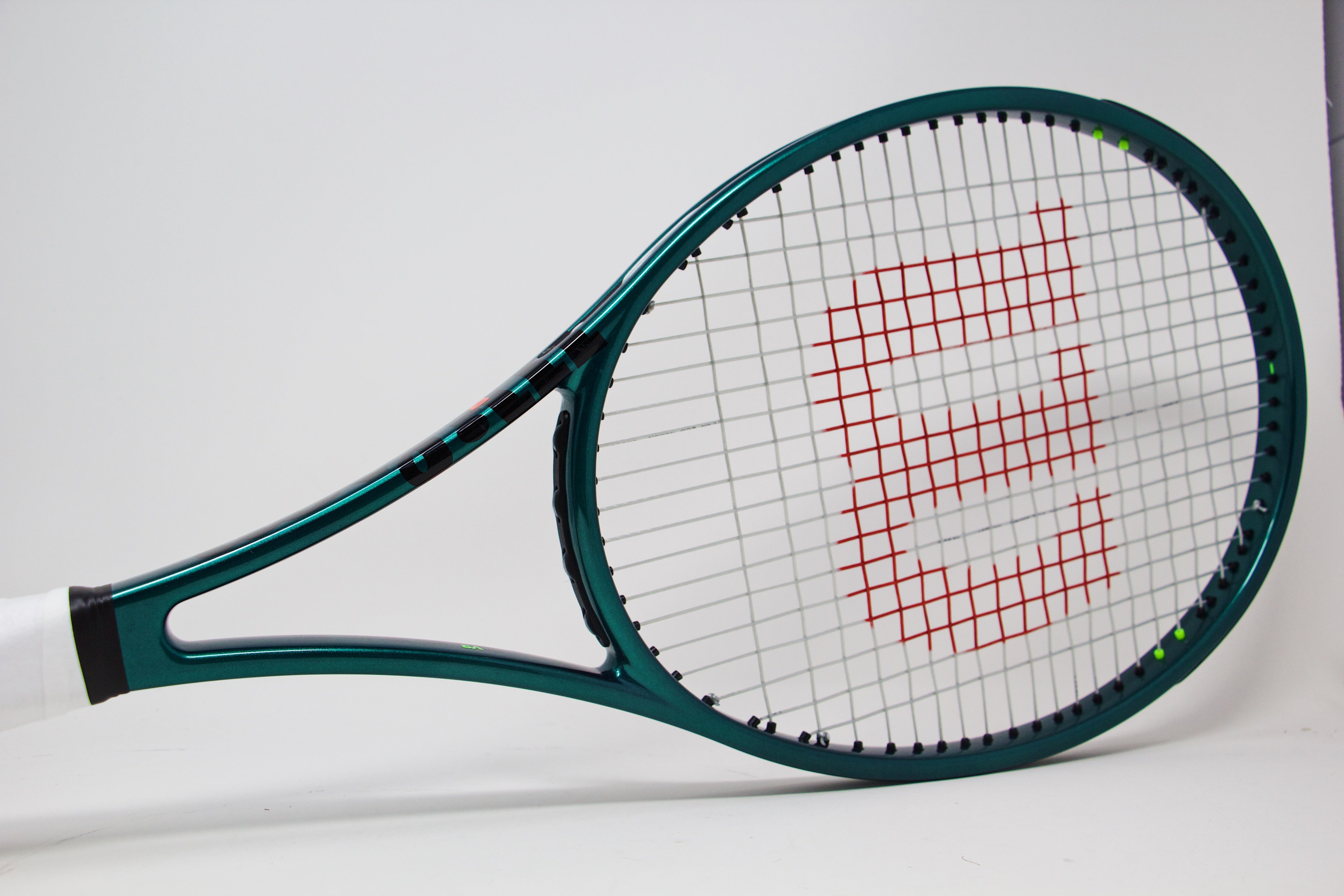 Wilson Blade Pro v9 18x20 Refurbished Tennis Racket